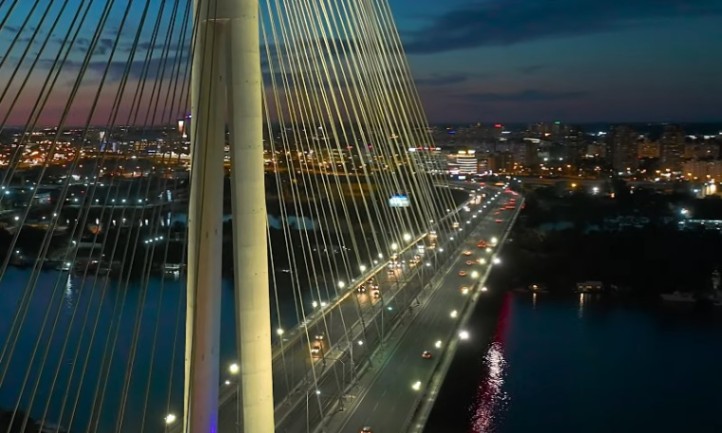 Most na Adi u sumrak